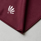Emblème Belqia au coin du foulard, bamboo jersey bordeaux